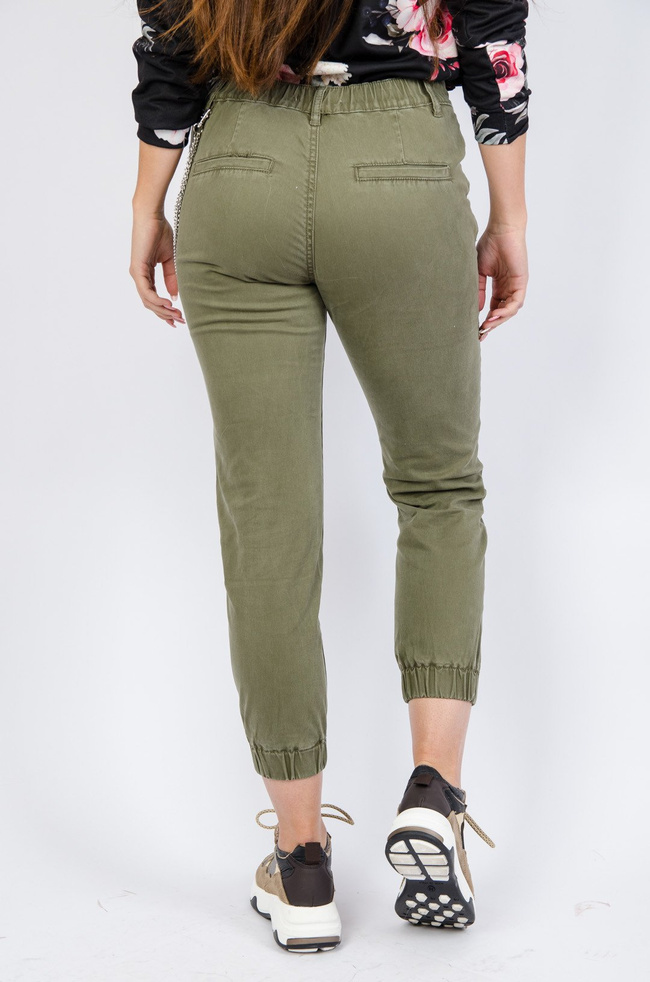 Zielone joggery z łańcuszkiem w zestawie