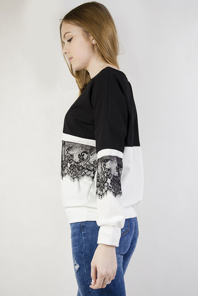 Bluza z koronkową wstawką