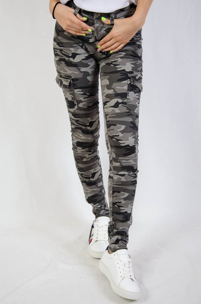 Spodnie moro z kieszeniami, idealnie przylegające