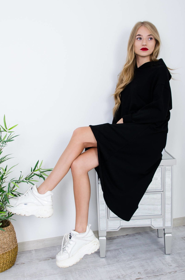 CZARNA SPORTOWA SUKIENKA Z KAPTUREM 