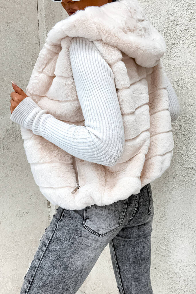 KREMOWA FUTRZANA KAMIZELKA - BEZRĘKAWNIK