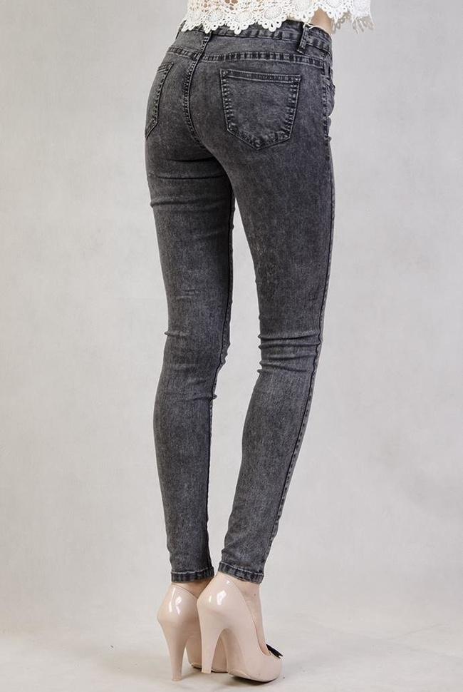 Czarne marmurkowe spodnie rurki