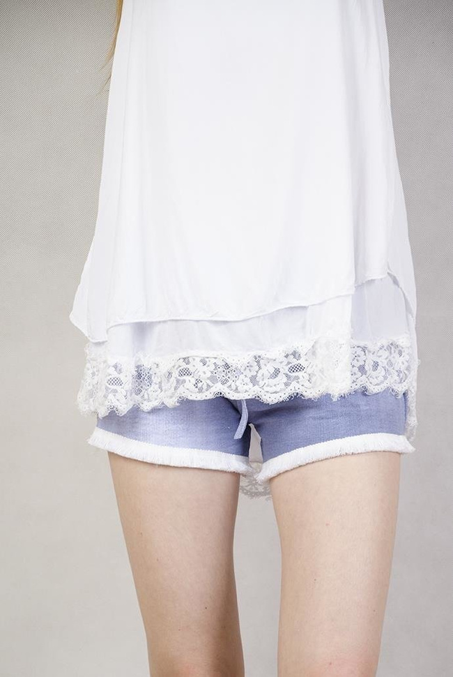 Biała bluzka na ramiączka