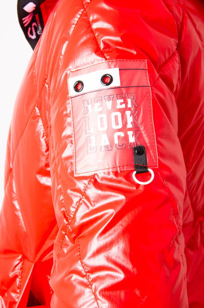 KURTKA PRZEJŚCIOWA PIKOWANA Z KAPTUREM - CZERWONA 