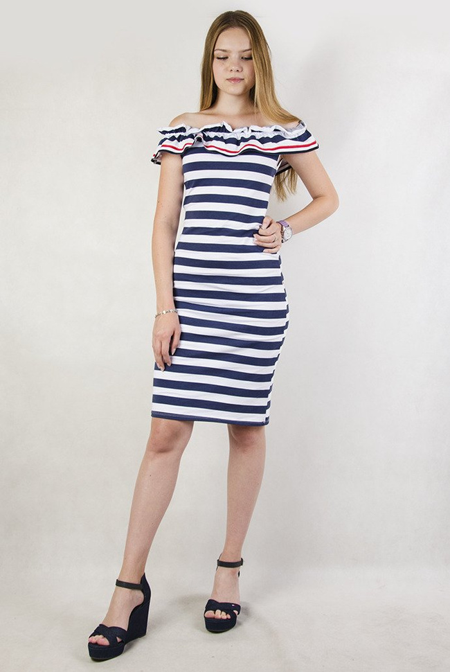 Przylegająca sukienka w paski, z szerokim dekoltem