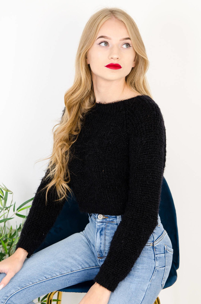 CZARNY KRÓTKI WŁOCHATY SWETER