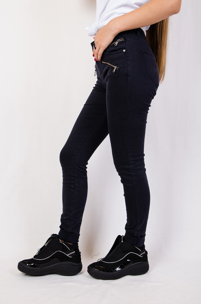 Granatowe spodnie rurki z zamkami