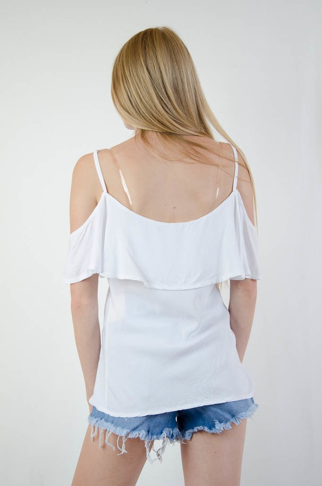 Biała bluzka hiszpanka na cienkich ramiączkach