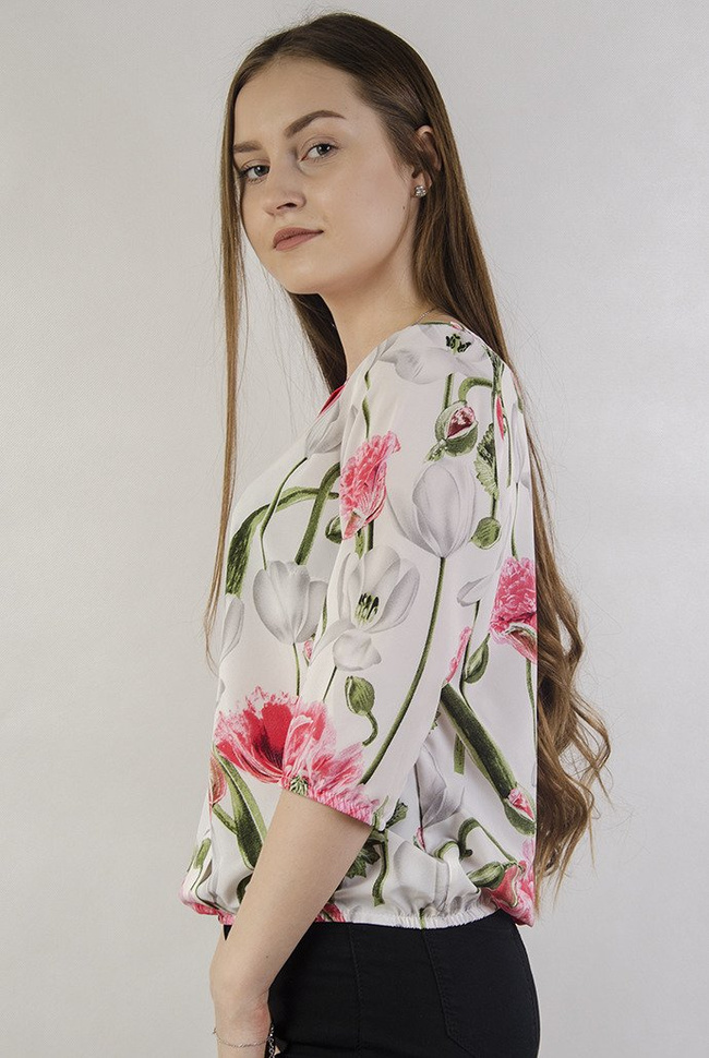 Biała bluzka z gumką w pasie