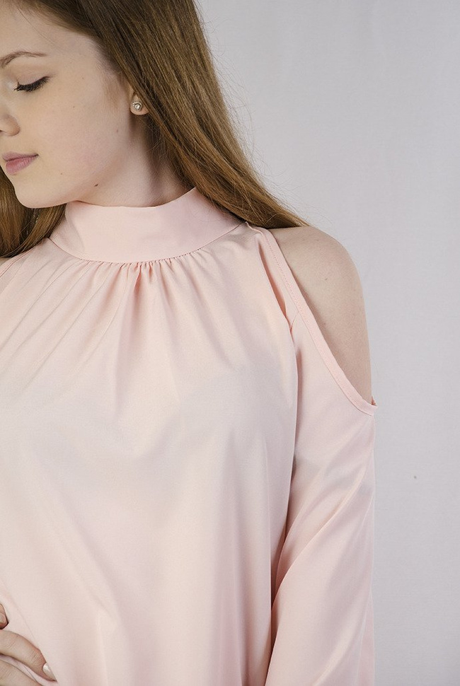 Różowa bluzka z wiązaniem z tyłu