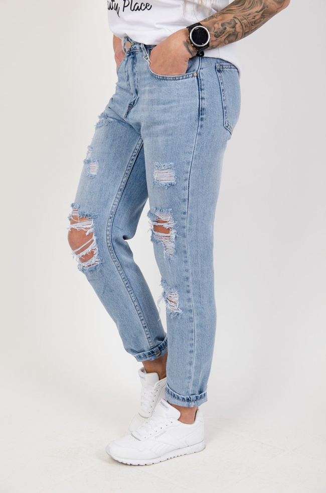 Spodnie jeansowe typu boyfriend z dziurami