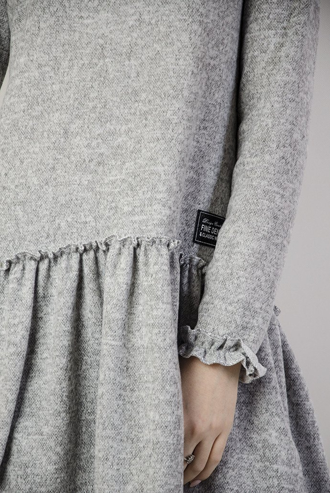 Jasnoszara tunika z rozkloszowanym dołem