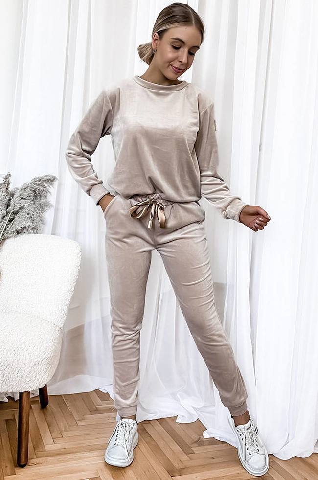 KOMPLET DRESOWY WELUROWY Z OZDOBNĄ NASZYWKĄ- BEŻOWY