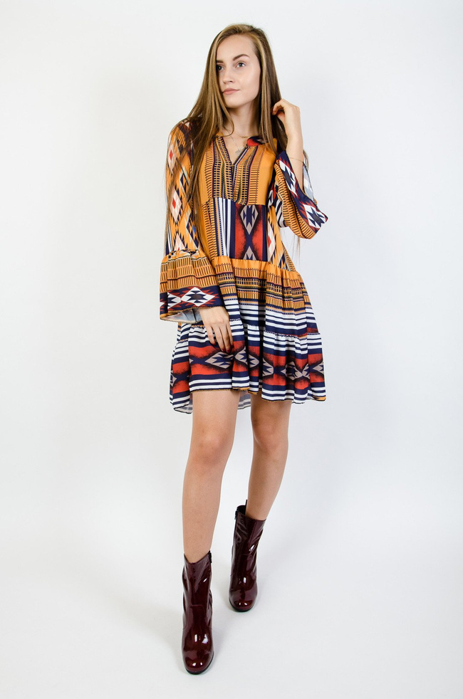 Pomarańczowa sukienka w azteckie wzory 