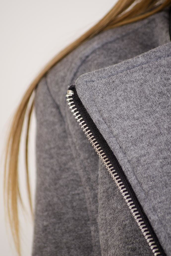 Ciemno-szary płaszcz wiosenny ze skórkowymi wstawkami