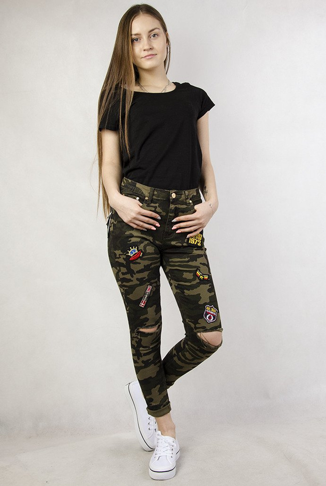 Spodnie moro z naszywkami