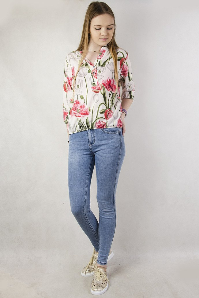 Biała bluzka z w czerwone kwiaty