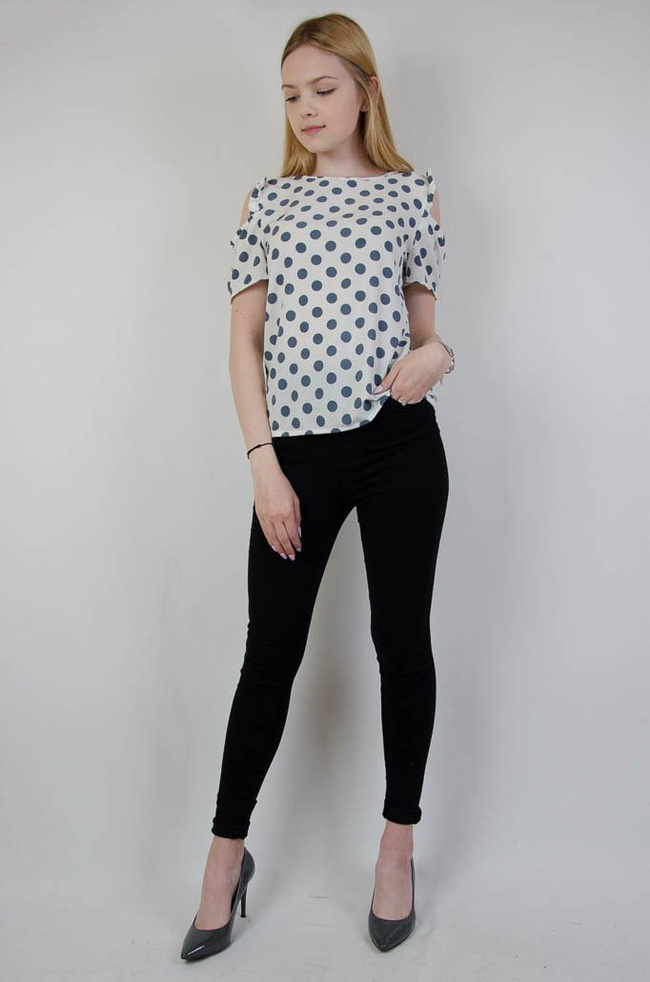 Biała bluzka w niebieskie grochy