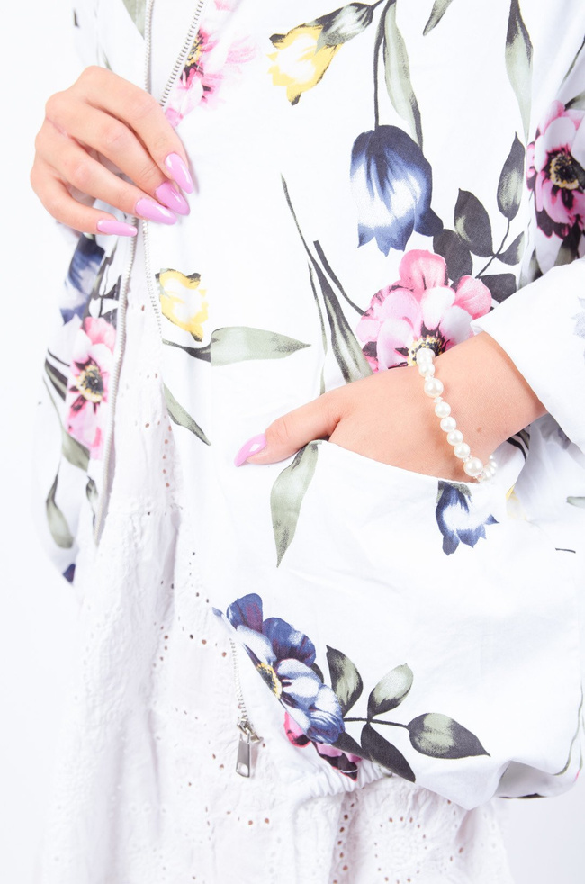 BIAŁA NARZUTA/ BLUZA W KWIATY Z KAPTUREM