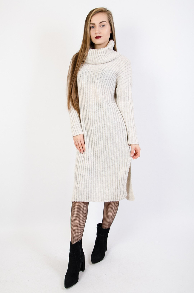 Beżowa sukienka maxi z golfem oraz rozcięciami po bokach