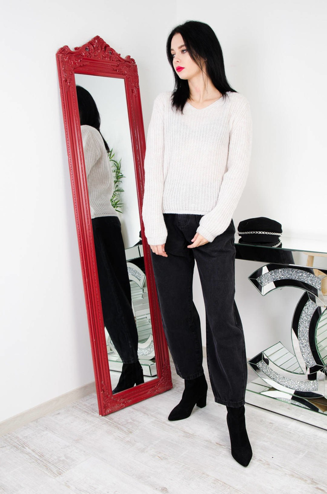 BEŻOWY SWETER Z DEKOLTEM W SZPIC