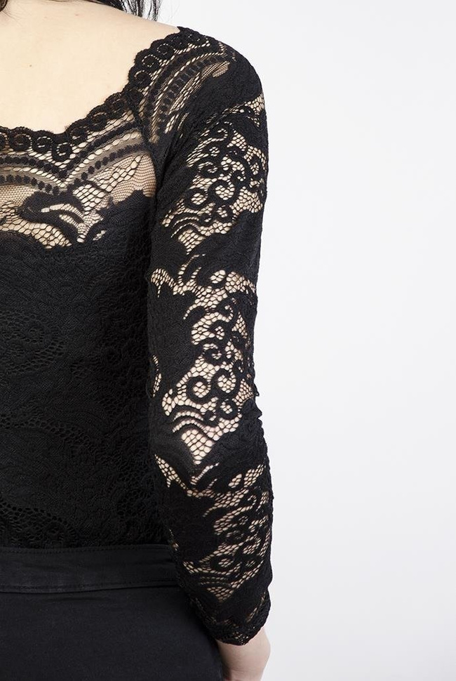Koronkowe, czarne body z szerokim dekoltem