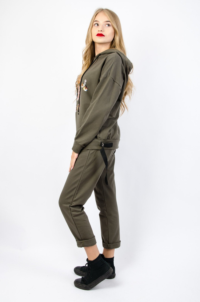 ZIELONY KOMPLET DRESOWY Z KOLOROWĄ APLIKACJĄ