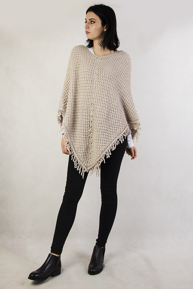 Beżowe sweterkowe ponczo