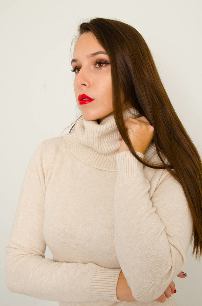 SUKIENKA SWETERKOWA Z GOLFEM- BEŻOWA