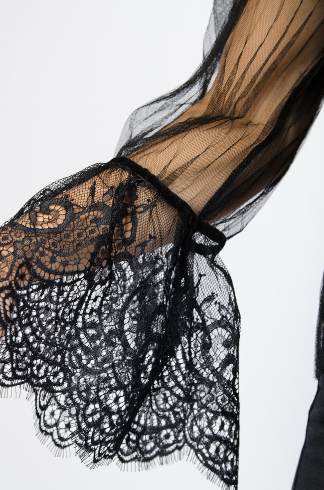 CZARNA BLUZKA Z KORONKI