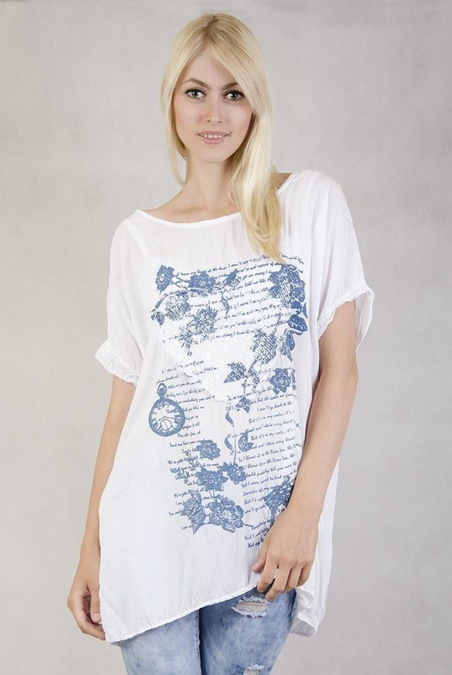 Biała bluzka z niebieskimi kwiatami