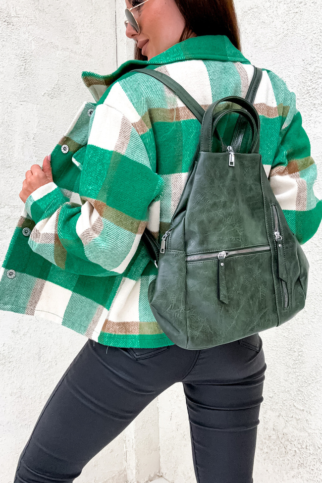 PLECAK Z IMITACJI SKÓRY Z OZDOBNYMI ZAMKAMI- ZIELONY