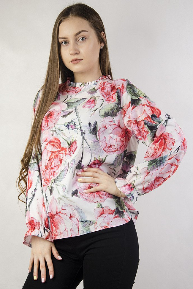 Biała bluzka w róże