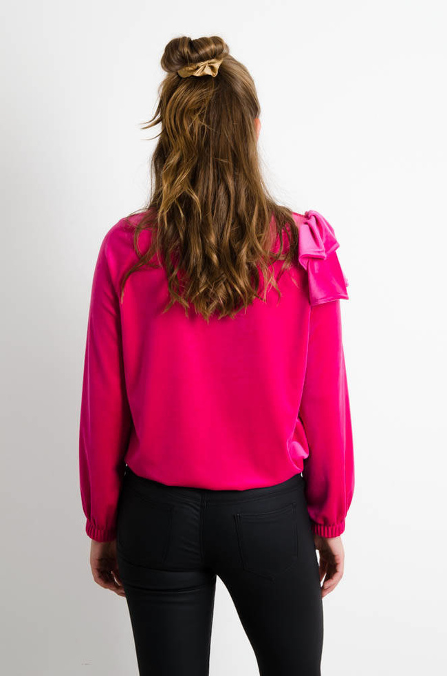 RÓŻOWA BLUZA WELUROWA Z FALBANKĄ