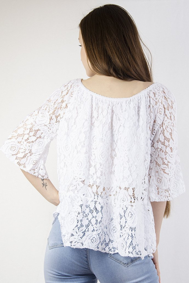 Koronkowa biała bluzka z odkrytymi ramionami