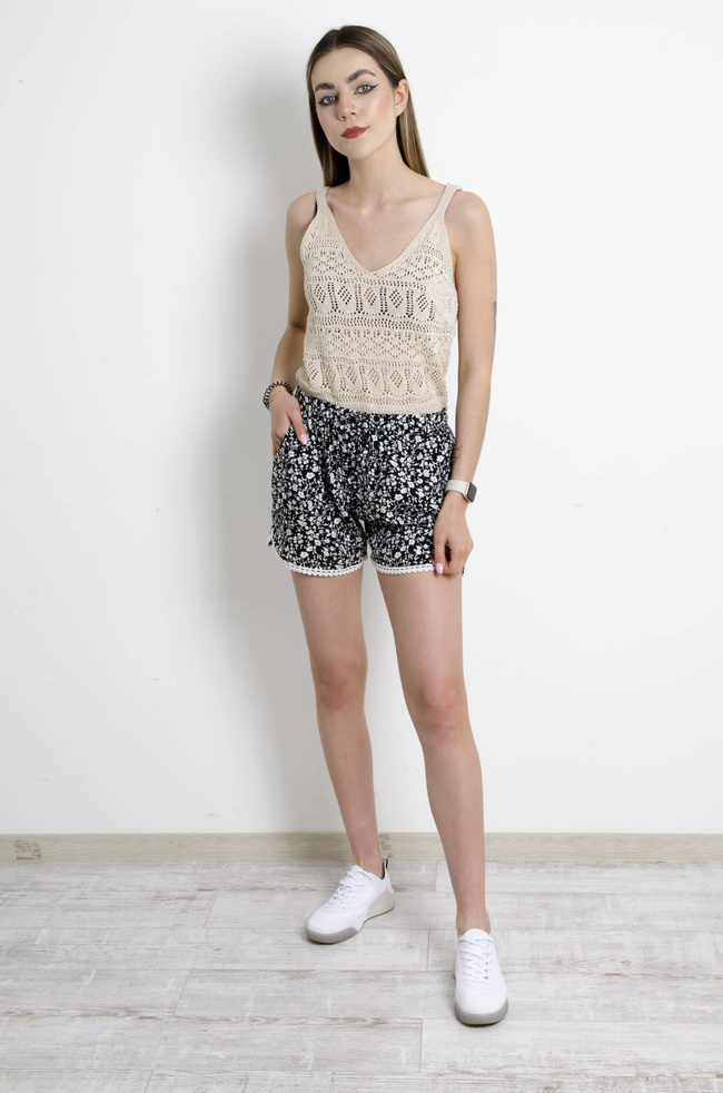 SZORTY MATERIAŁOWE WZORZYSTE Z OZDOBNĄ KORONKĄ- CZARNE