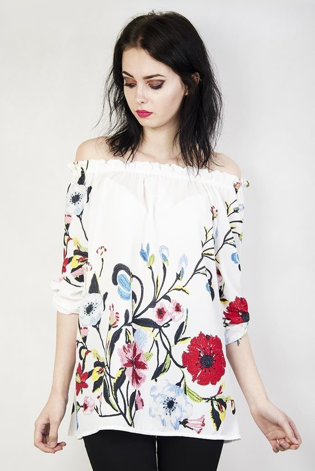Biała bluzka w motyw kwiatowy, z hiszpańskim dekoltem