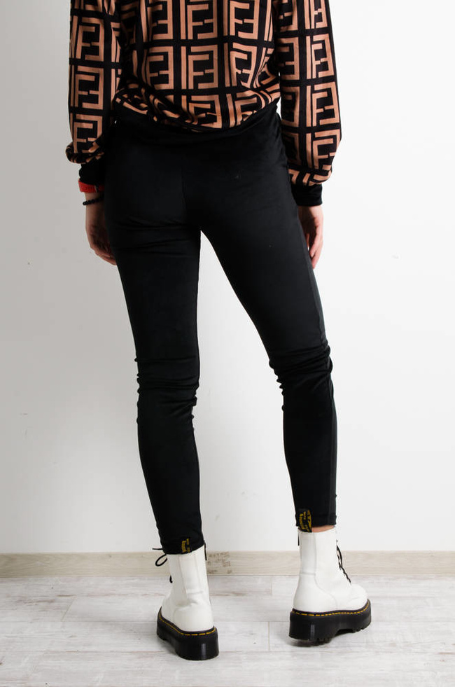 CZARNE WELUROWE SPODNIE Z PRZESZYCIEM WZDŁUŻ NOGAWKI