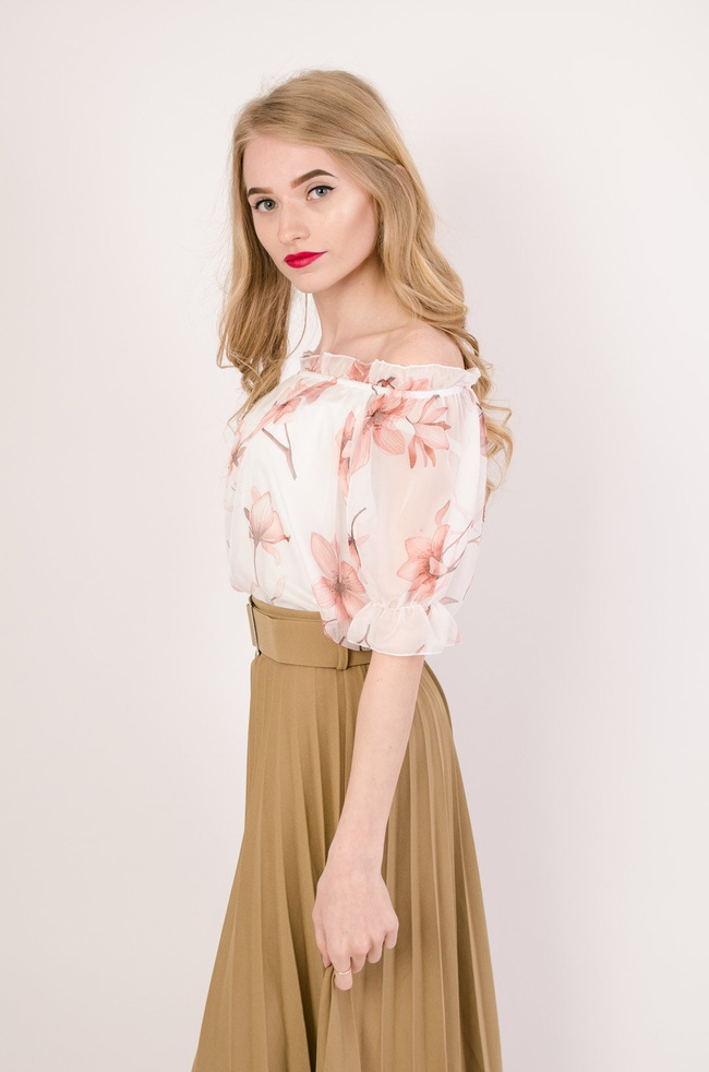 Biała szyfonowa bluzka w kwiatki