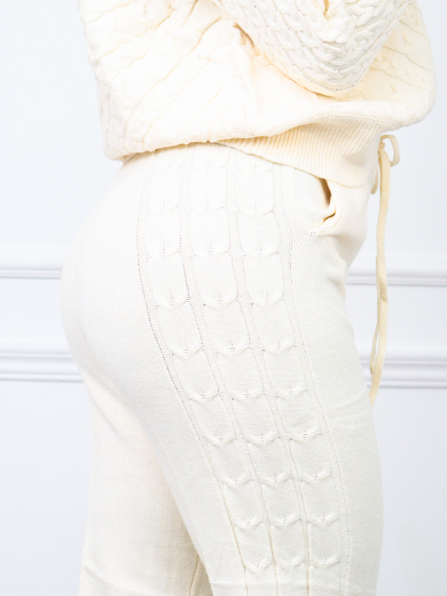 KOMPLET DZIANINOWY SWETER+ SPODNIE- BIAŁY