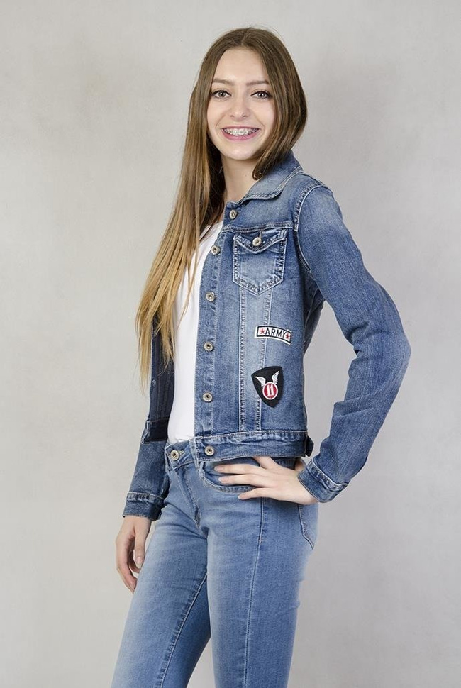 Kurtka jeansowa z naszywkami
