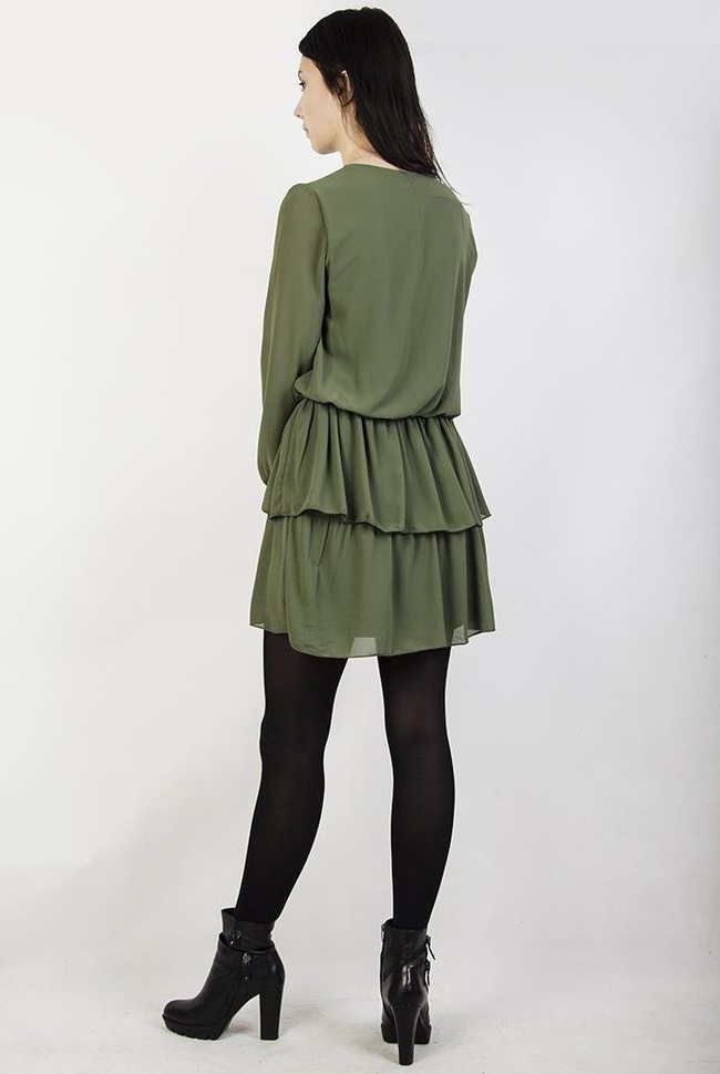 Zielona szyfonowa sukienka z wiązaniem i falbanami