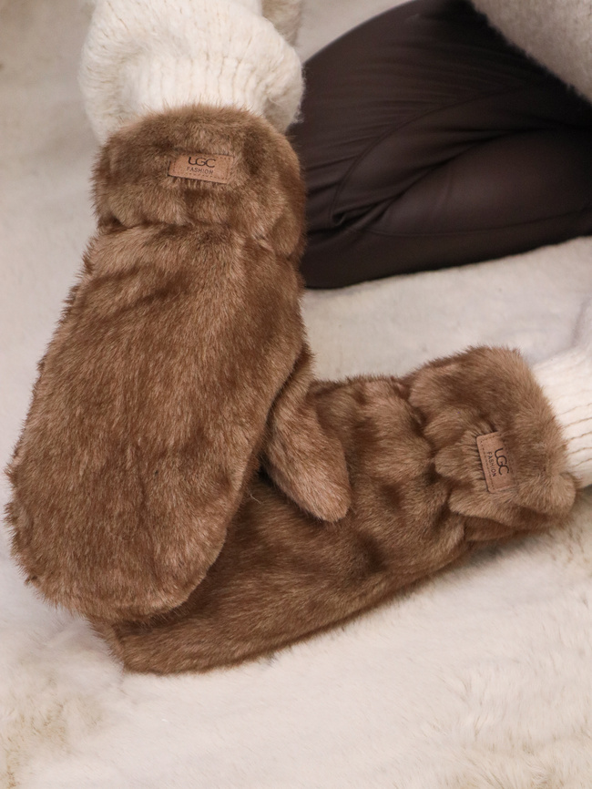 RĘKAWICZKI ZIMOWE FUTRZANE NA JEDEN PALEC Z LOGO- BRĄZOWE