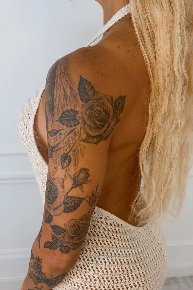 SUKIENKA WIĄZANA NA SZYI Z OZDOBNYM KWIATEM- BEŻOWA