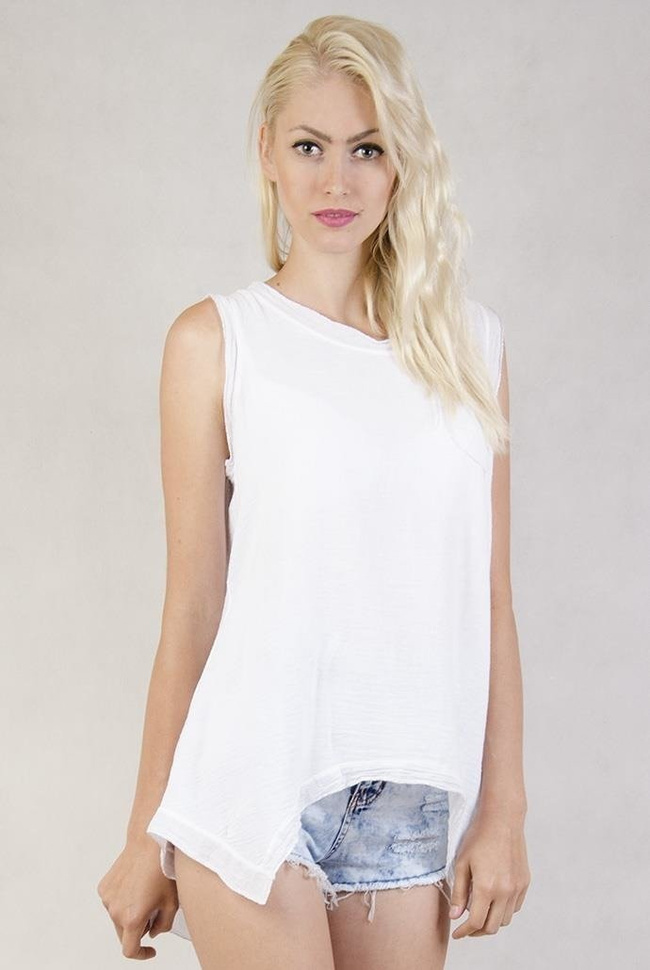 Biała bluzka z asymetrycznymi bokami ozdobiona srebrną nitką