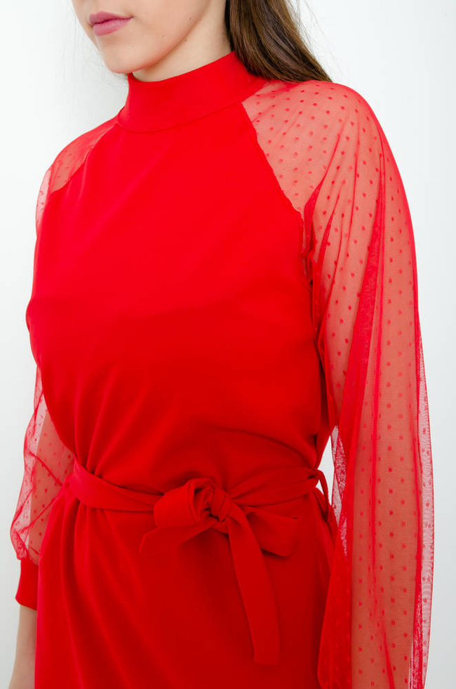 CZERWONA SUKIENKA Z KORONKOWYMI RĘKAWAMI 