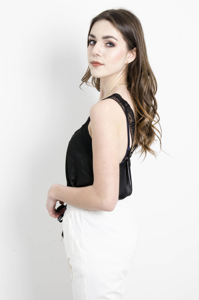 SATYNOWY TOP NA RAMIACZKACH WYKOŃCZONY KORONKĄ