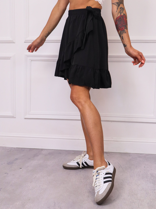 SPÓDNICA Z FALBANAMI WIĄZANA W PASIE- CZARNA