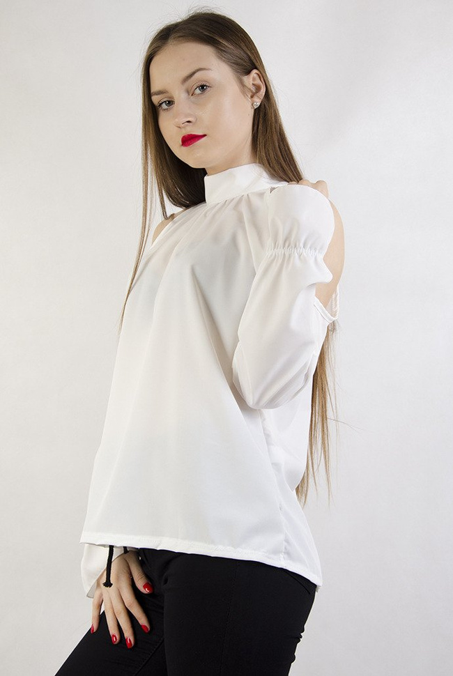 Biała bluzka na długi rękaw z odkrytymi ramionami