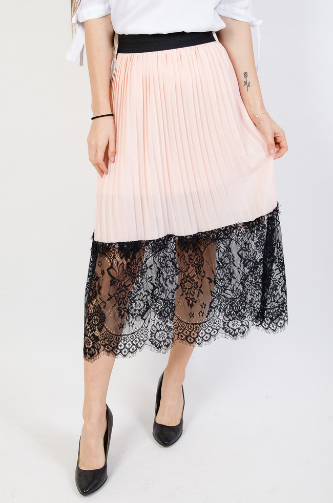 Różowa plisowana spódnica z koronką